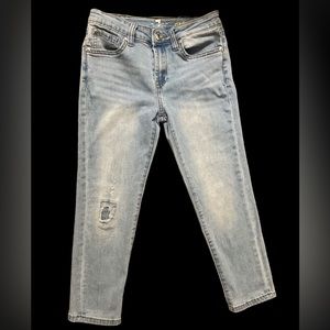 🔥🔥10 GIRLS: 7 for all Mankind Jeans, Distressed/stretch. Inseam 21”, Waist 12”